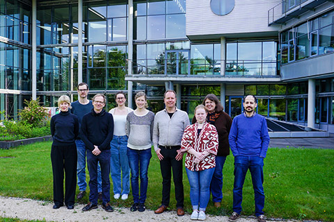 Group photo: Several people in front of the German National Library in Frankfurt. Group photo: Several people in front of the German National Library in Frankfurt.